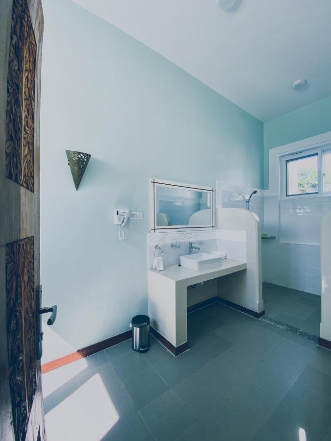 The Golden Blue Luxury Hotel Bwejuu Extérieur photo
